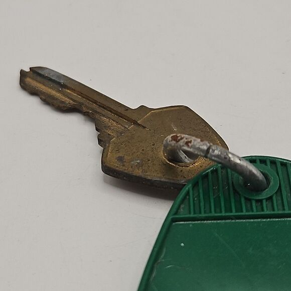 Vintage GREEN Hotel Motel Room Key Fob with Key #371 - Picture 5 of 12